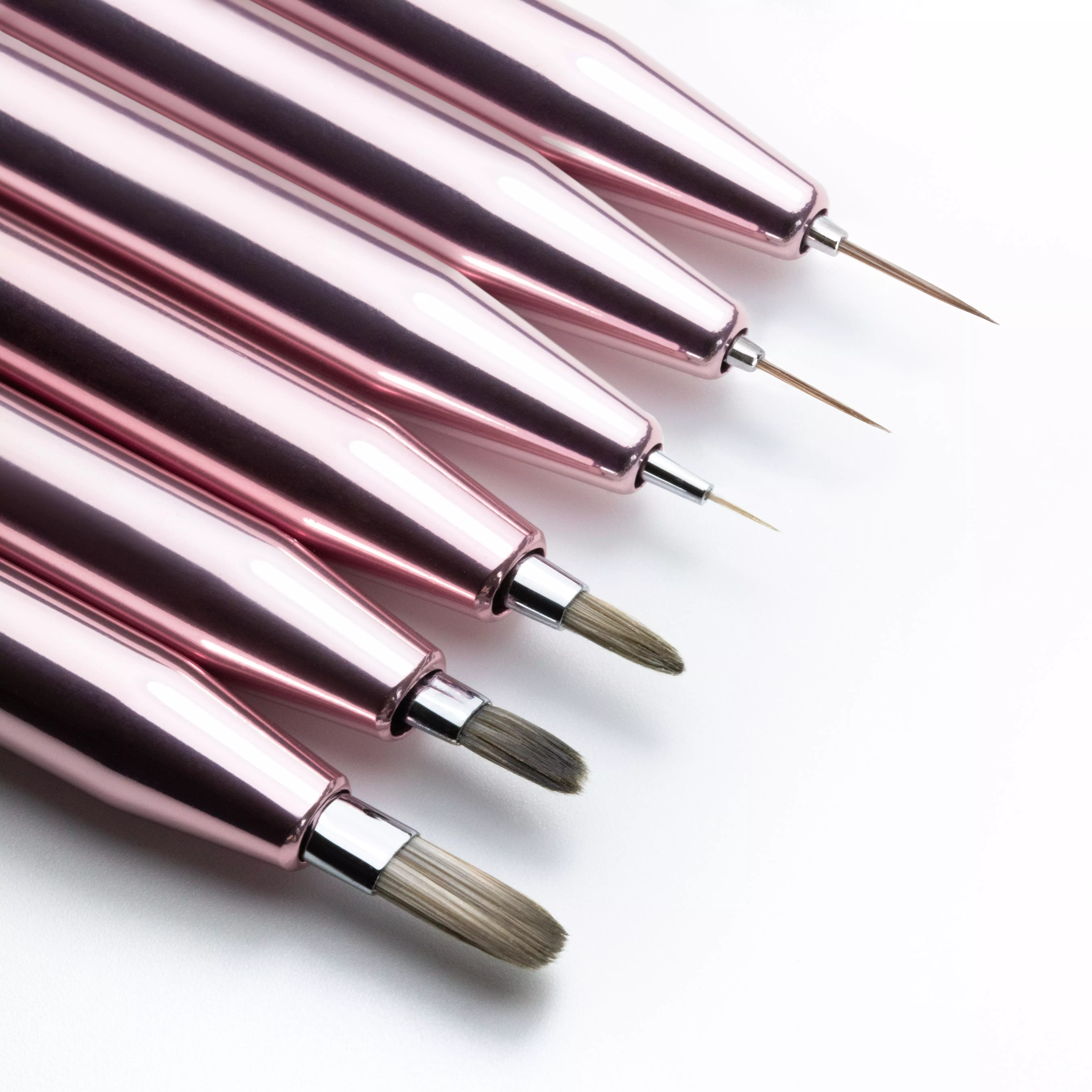 wybor-pedzelkow-do-manicure